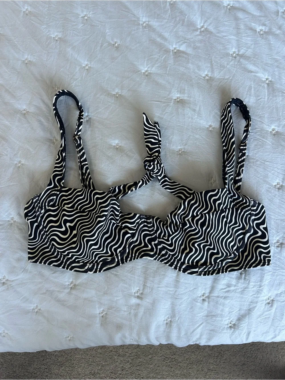 Monday Swimwear Sorrento Underwire Bikini Top in “Capri Wave” Large